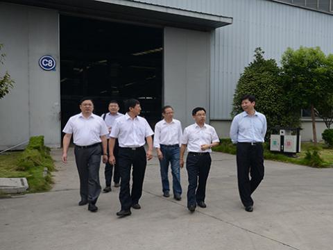 �����ϼ�ί��һ�е�������ʱĸ�ߵ���